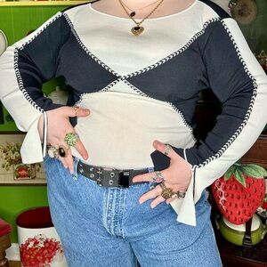 Vintage Color Works Black & White Colorblock Groovy Retro Bell Flare Sleeve Top